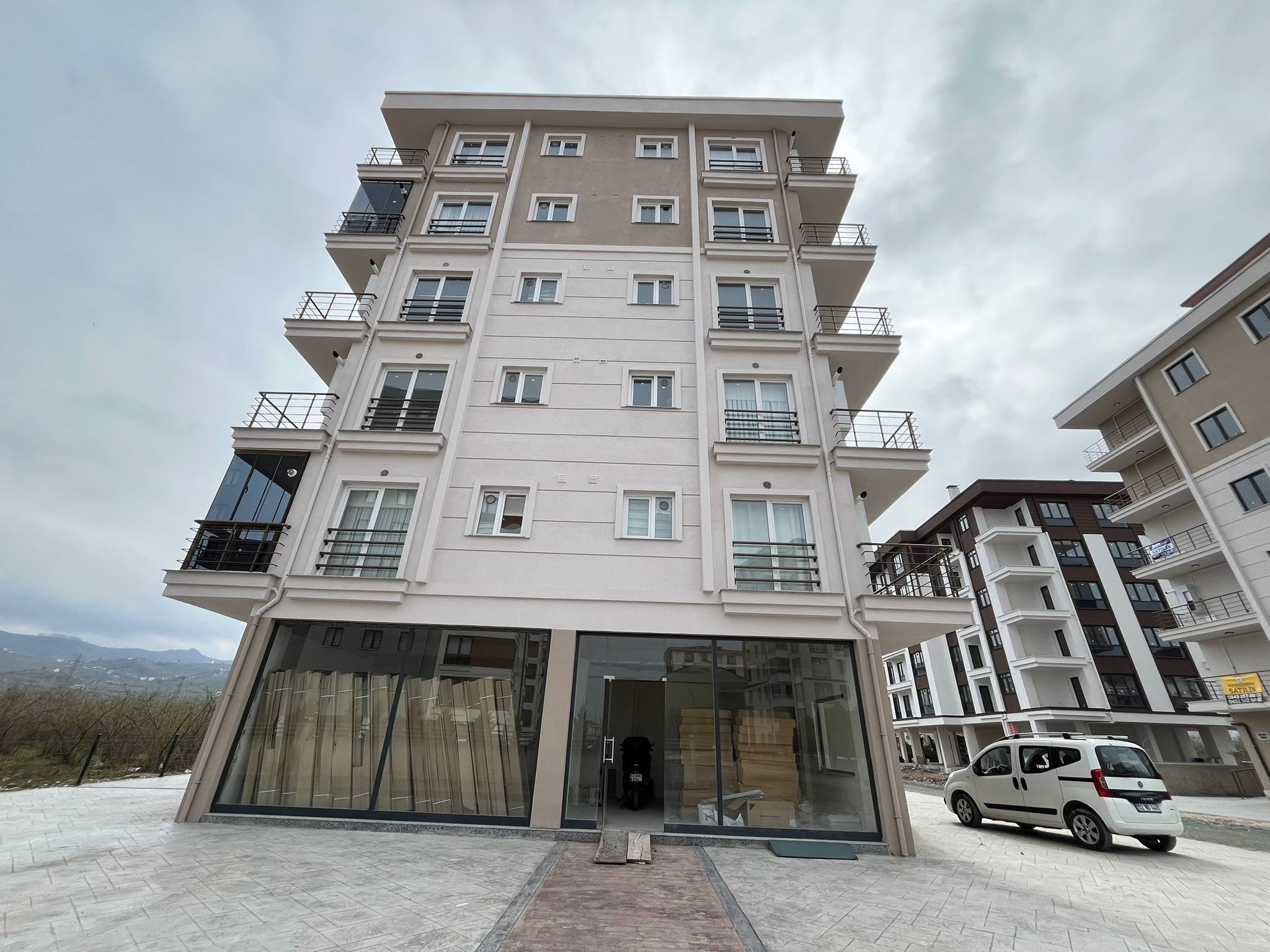 MABEL'DEN CUMHURİYET MAH GENİŞ KİRALIK DÜKKAN